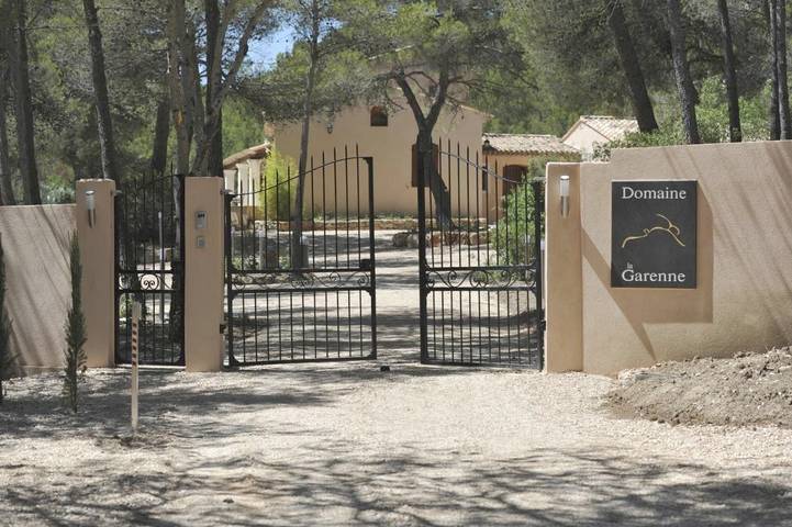 Gîte pour 5 personnes, avec jardin et piscine ainsi que sauna et vue, animaux acceptés à Saint-Marc-Jaumegarde - 4