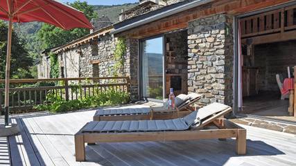 Gîte pour 6 personnes, avec jardin et terrasse à Ayguatébia-Talau