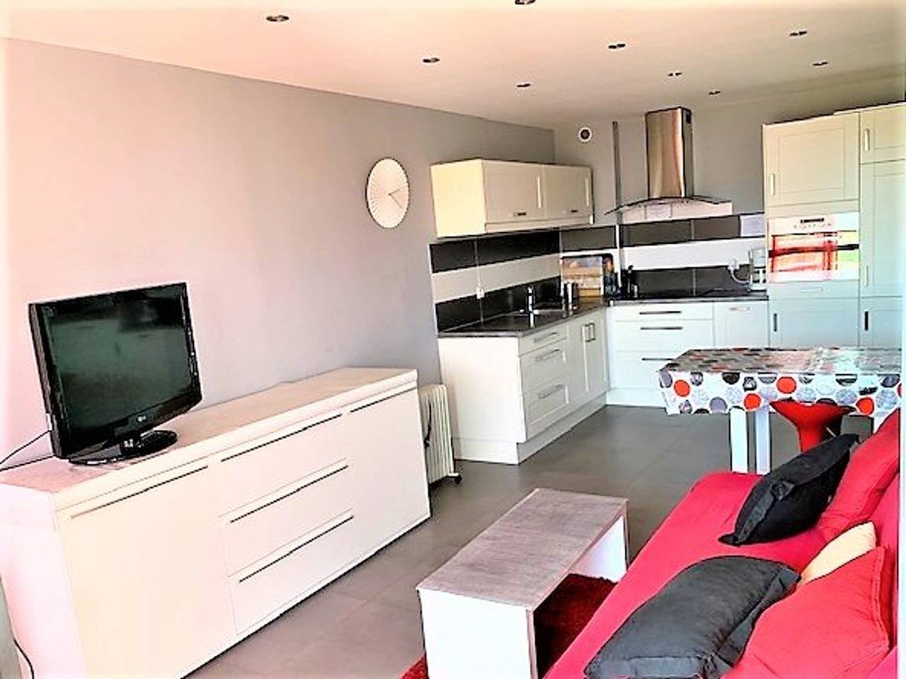 Entire apartment, Stylish 1-Bed Apt in La Grande-Motte: Modern, Spacious, Loggia, Parking, Near Beach & Shops in La Grande-Motte, Mediterranean Coast (France)