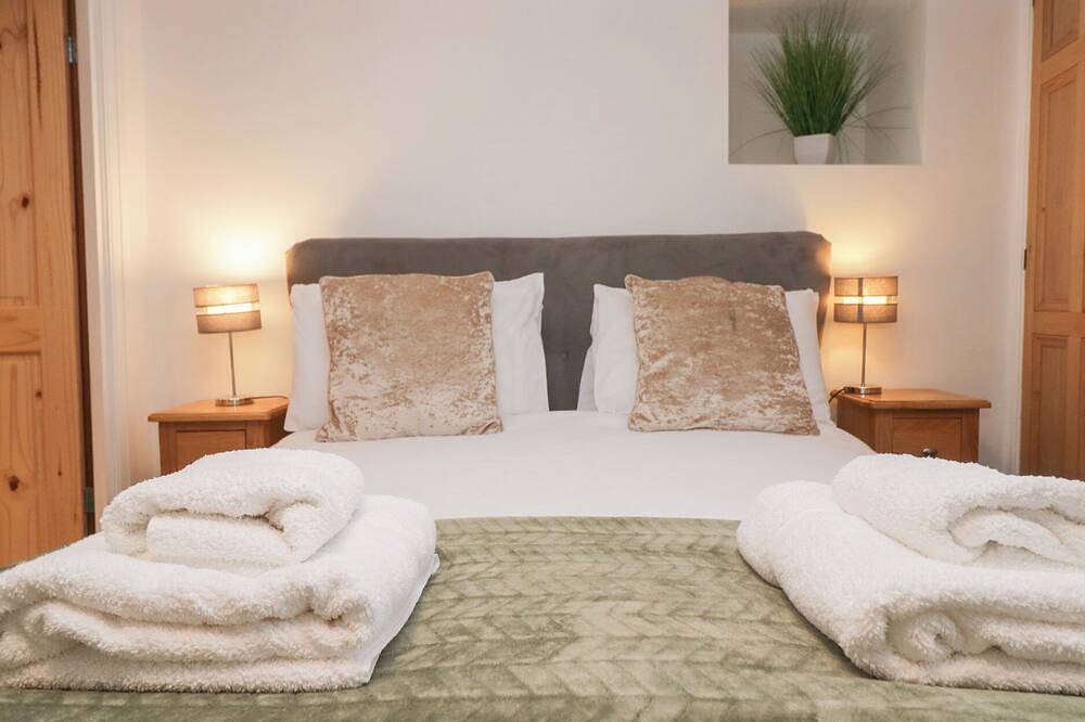 No.2 The Flags, pet friendly, character holiday cottage in Cartmel in Cartmel, Lake District