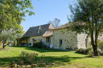 Gîte pour 7 personnes, avec jardin et terrasse, animaux acceptés dans Rayet