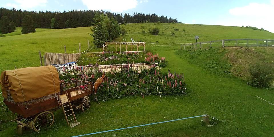 Location de vacances pour 30 personnes, avec terrasse et jardin dans l' Isère - 2