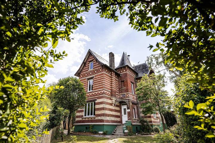 Gîte pour 10 personnes, avec Jacuzzi et Terrasse ainsi que Jardin et Vue