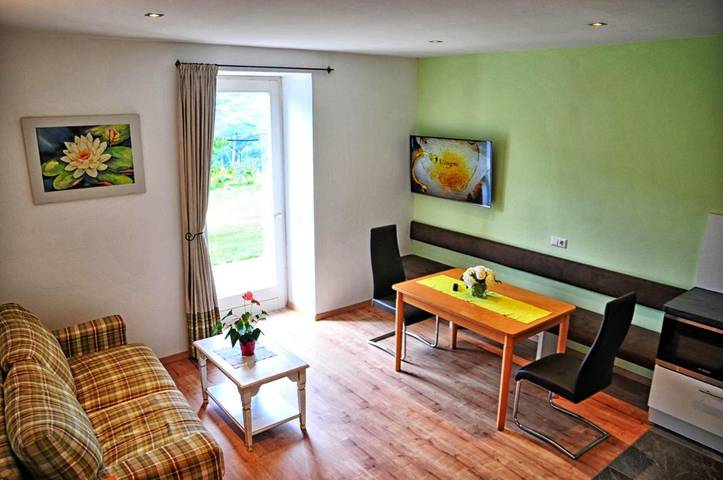 Ferienwohnung für 4 Personen, mit Balkon und Terrasse sowie Garten und Ausblick in Meran - 2