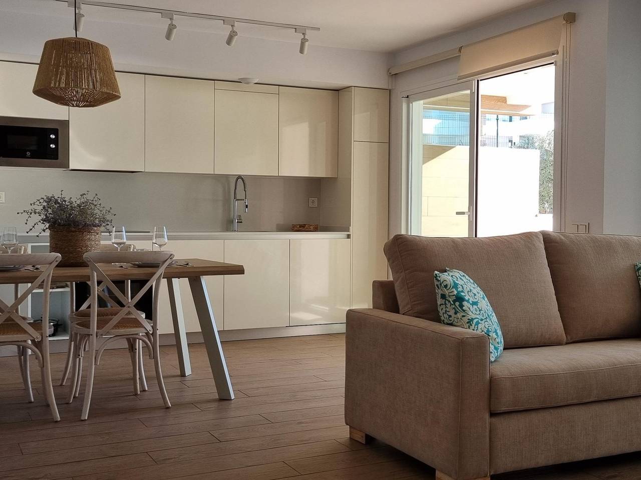 Ganze Ferienwohnung, Wohnung mit Terrasse und privatem Garten am Mittelmeer in Torrox Costa, Torrox