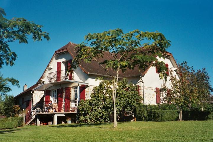 Cottage pour 2 personnes, avec piscine et jardin dans Beyssac