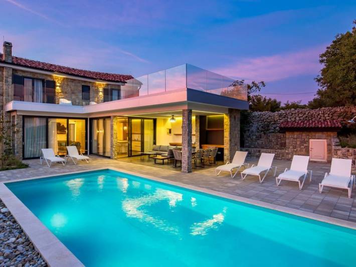 Ferienhaus für 8 Personen, mit Terrasse und Garten in Novalja