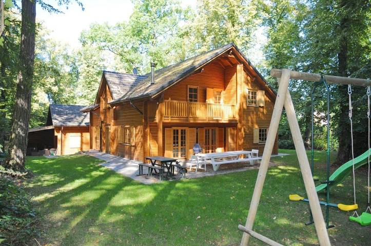 Location de vacances pour 12 personnes, avec terrasse et jardin, animaux acceptés dans Bomal