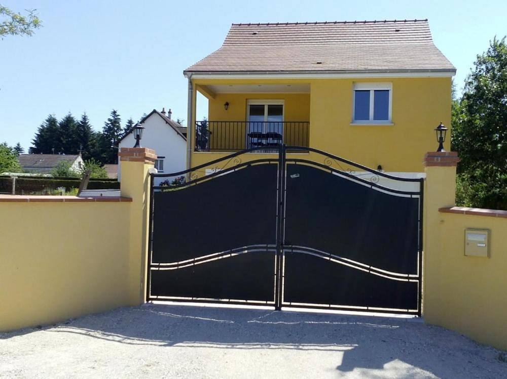 Two-Bedroom House in Huisseau-sur-Cosson, Région de Blois