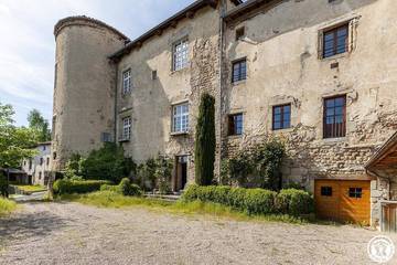 Gîte pour 6 personnes, avec jardin à Saint-Bonnet-le-Chastel