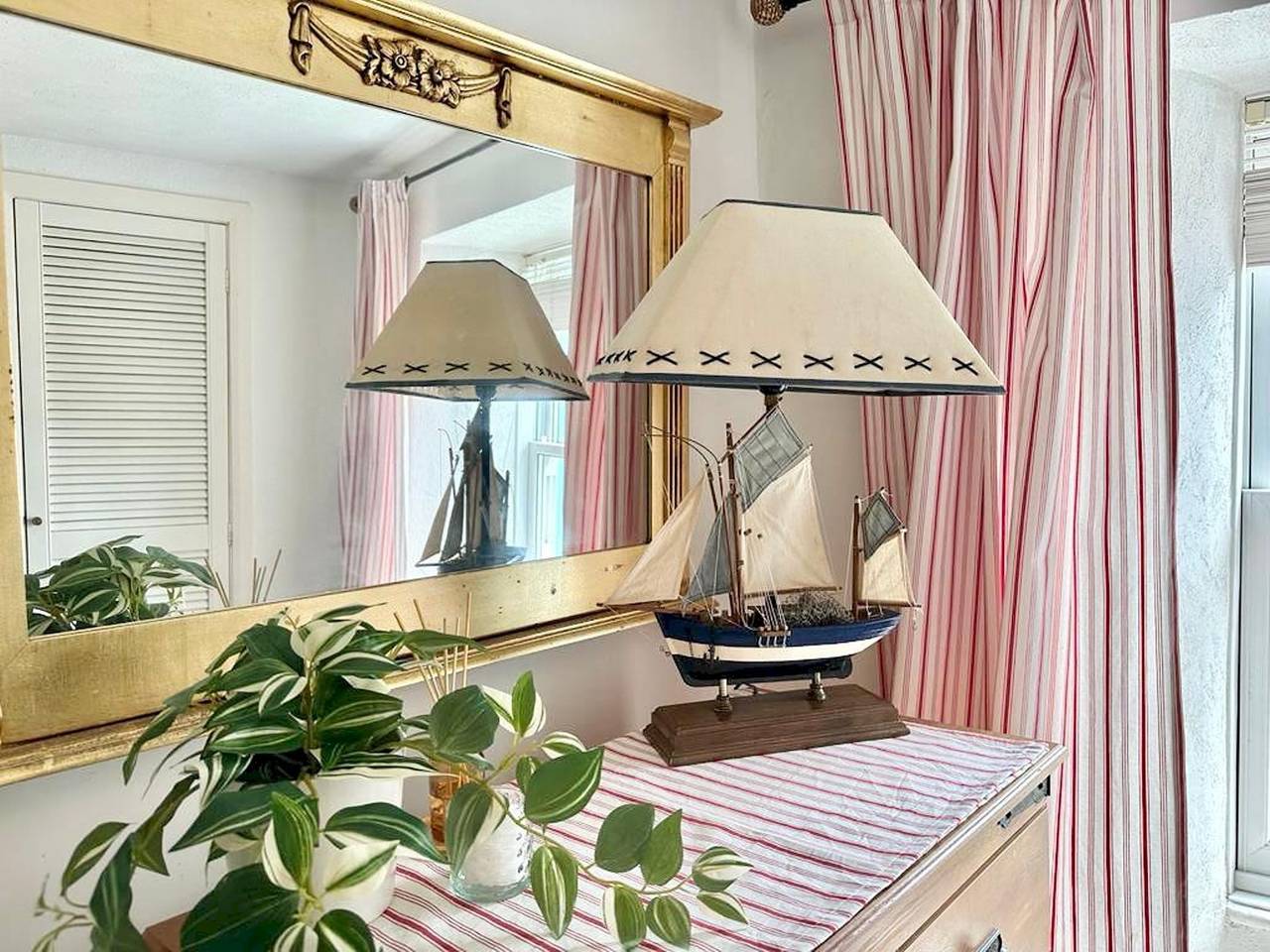 Pass the Keys | Ship Cottage 50m Walk to Tenby Beac in Tenby, Pembrokeshire