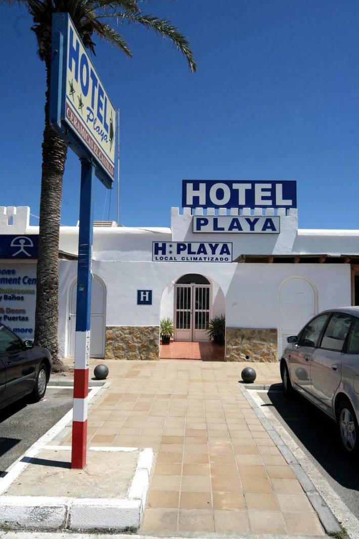Hôtel pour 3 personnes, avec piscine et jardin ainsi que vue et balcon à Mojácar