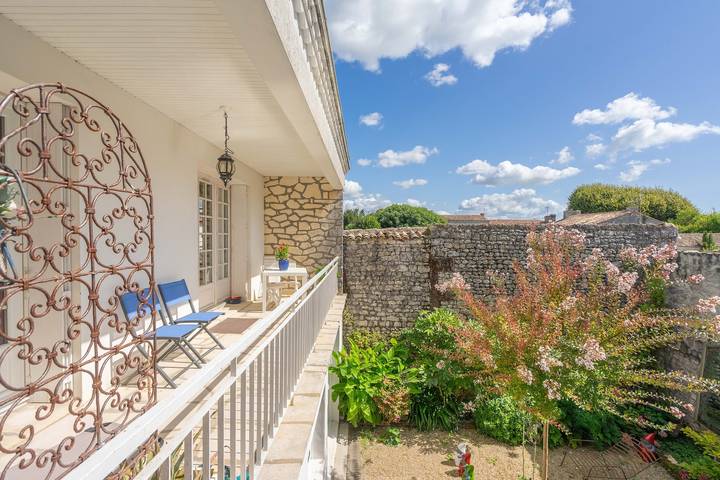 Apartamento entero, Apartamento 'La Presqu'ile' con vistas al mar, balcón y Wi-Fi in Talmont-sur-Gironde, Saintes region