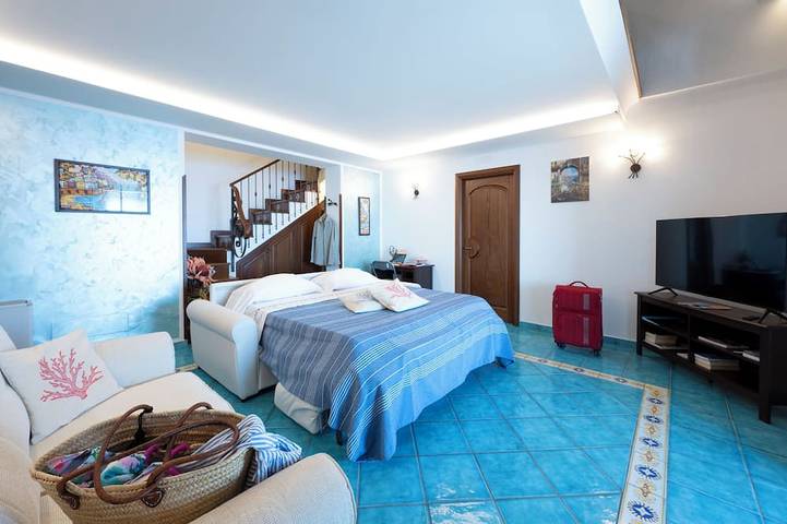 Villa Nenno con jardín-solarium y hermosa vista al mar y la costa in Tovere, Conca dei Marini