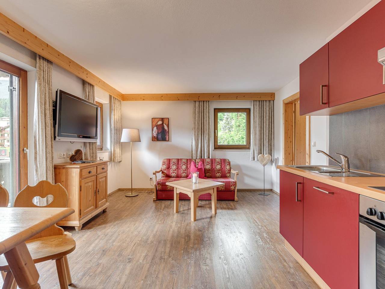 Ganze Wohnung, Kleines, feines Apartment mit Saunazugang in Tuxer Alpen, Fügen