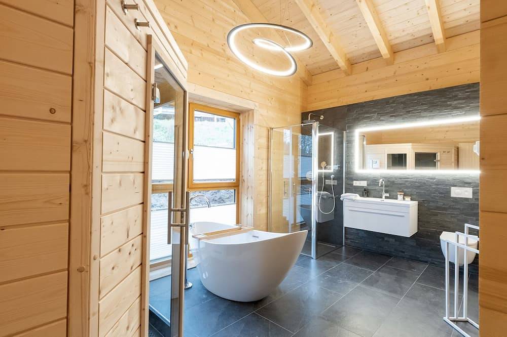 Nature and luxury in the Volcanic Eifel for the whole family (including pets) in Daun, Vulkaan-Eifel