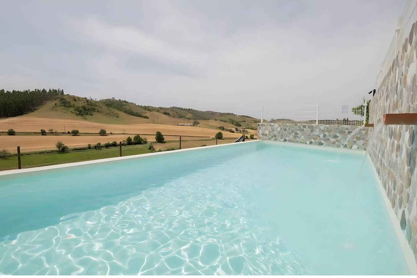 Entire apartment, Country House 'Casa Dos Avós' with Mountain View, Shared Pool and Wi-Fi in Saboia, Costa Alentejana