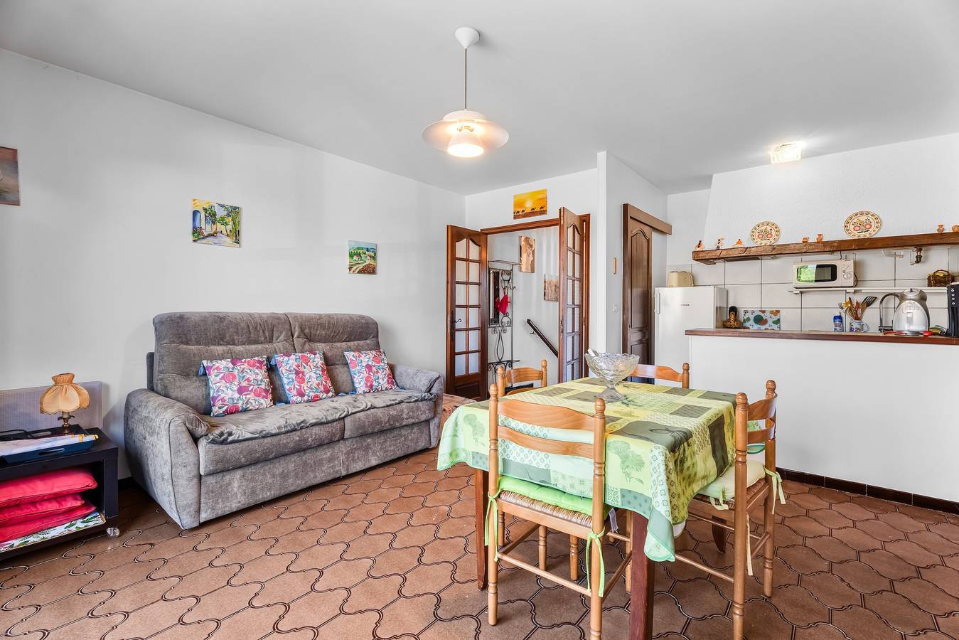 Apartamento entero, Apartamento con aire acondicionado a 100 m de la playa con terraza privada in Le Brusc, Six-Fours-les-Plages