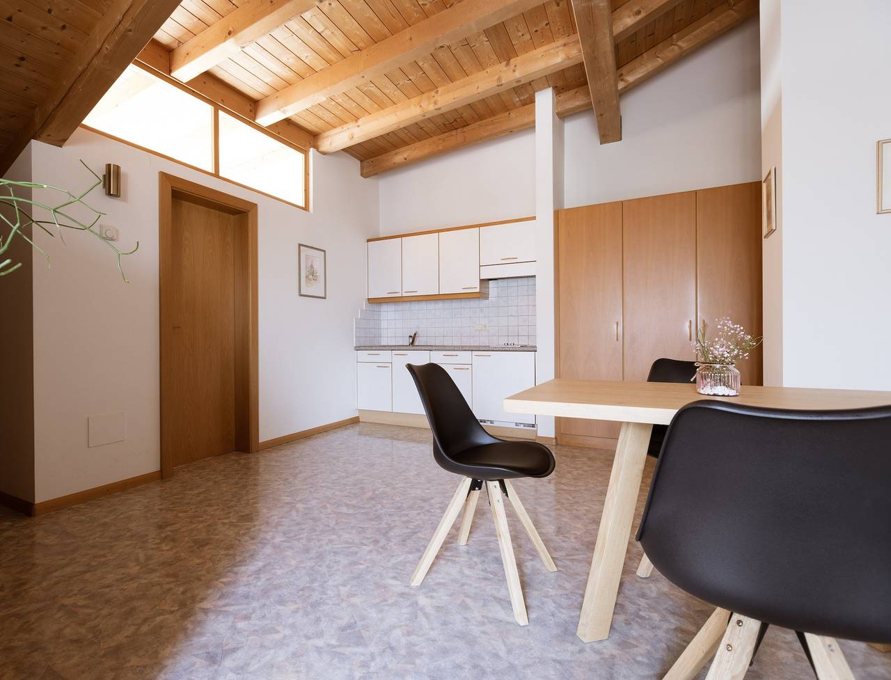 Ganze Wohnung, Liebevoll eingerichtetes Apartment mit Balkon und herrlichem Stadtblick in der Residence in Marling, Ortleralpen