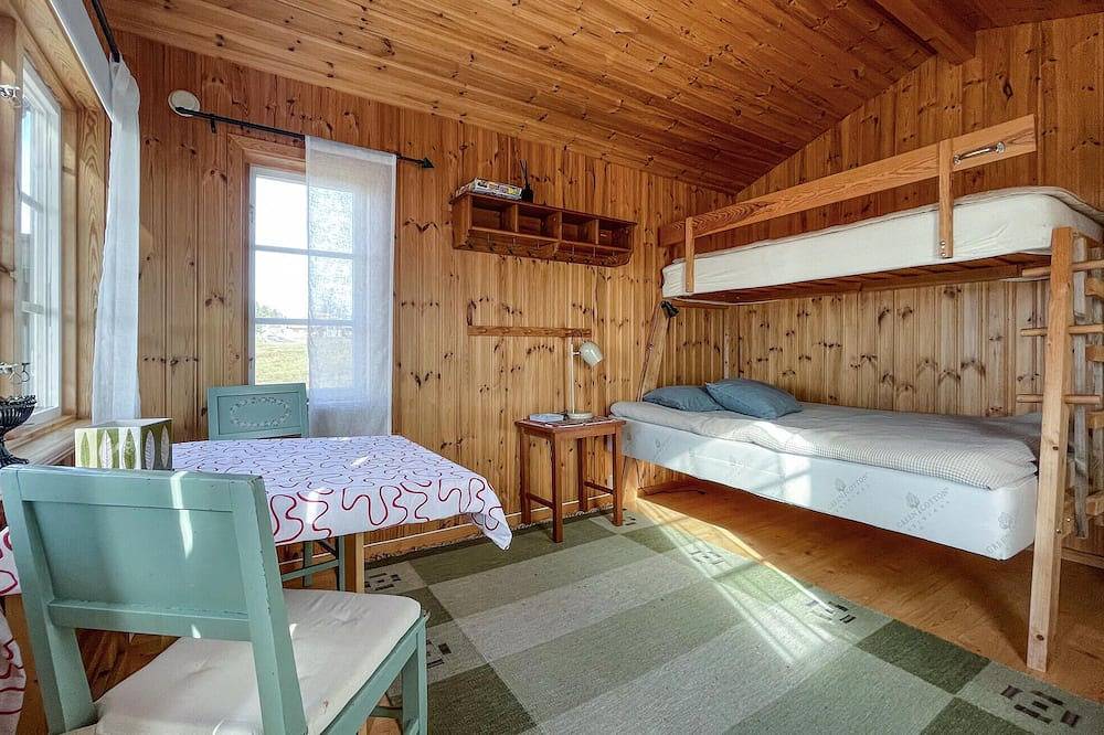 Beautiful home in Kil with Wifi in Grums, Värmlands land