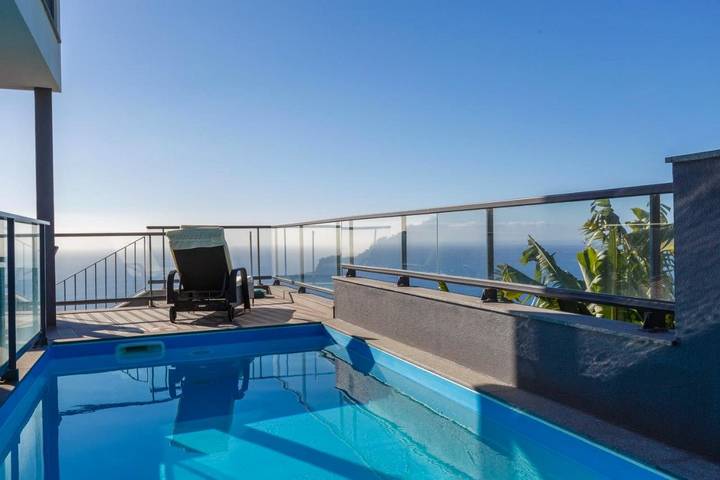 Casa de férias para 6 pessoas, com vista e piscina e ainda jardim, com animais de estimação em Calheta