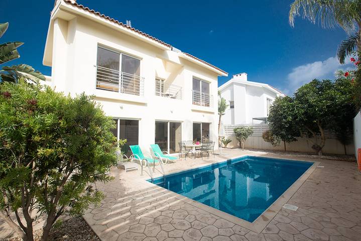 Villa for 6 people, with garden and pool, child-friendly in Cyprus