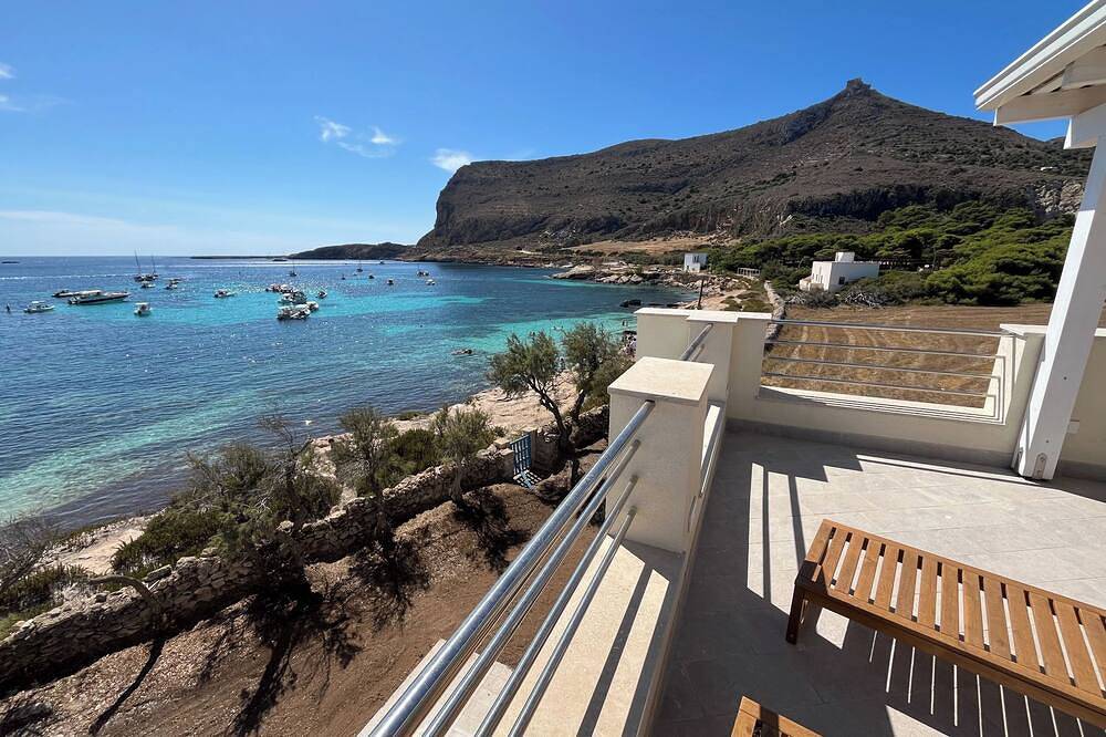 Ganze Wohnung, Queen-Deluxe-Doppelzimmer_01 in Favignana Stadt, Favignana