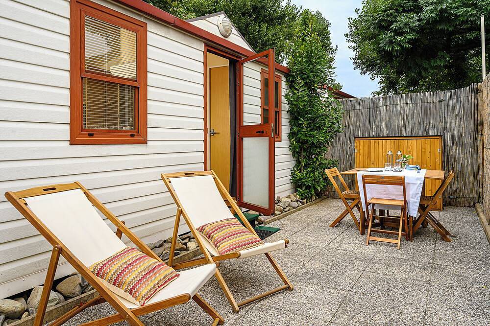 Charming 2-bedroom Tiny House at the Lake in Maccagno with Wifi, Ac in Maccagno, Maccagno con Pino e Veddasca