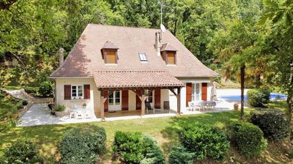 Cottage pour 6 personnes, avec vue et piscine à Trémolat