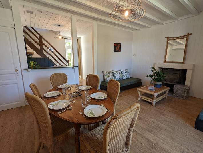 Gîte pour 6 personnes, avec jardin et piscine