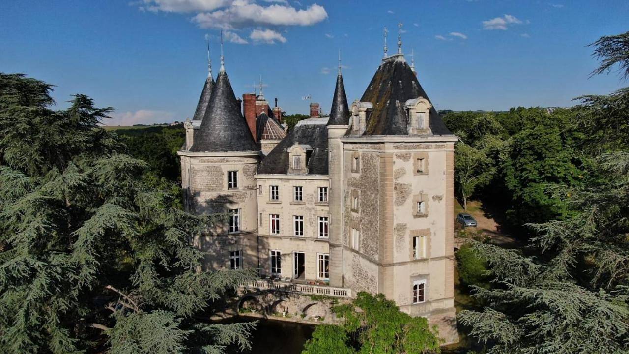 Family Junior Suite in Saint-Bonnet-les-Oules, Montbrison