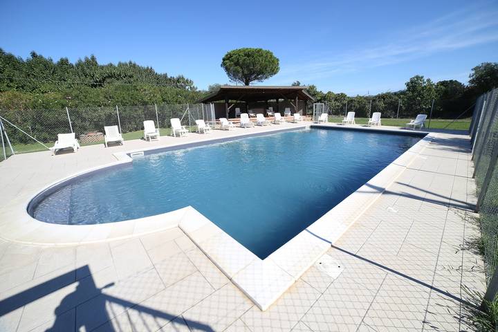 Entire apartment, Apartment 'Il Vignone - A1' with Shared Pool and Garden in Castagneto Carducci, Etruscan Coast