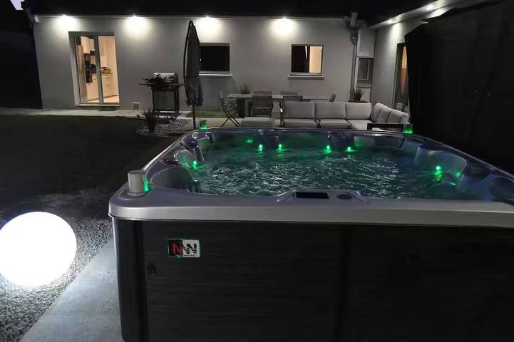 Location de vacances pour 6 personnes, avec jacuzzi ainsi que jardin et terrasse à Saint-Cast-le-Guildo