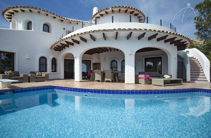 Villa pour 8 personnes, avec vue sur l’océan ainsi que piscine et jardin, adapté aux familles à Altea