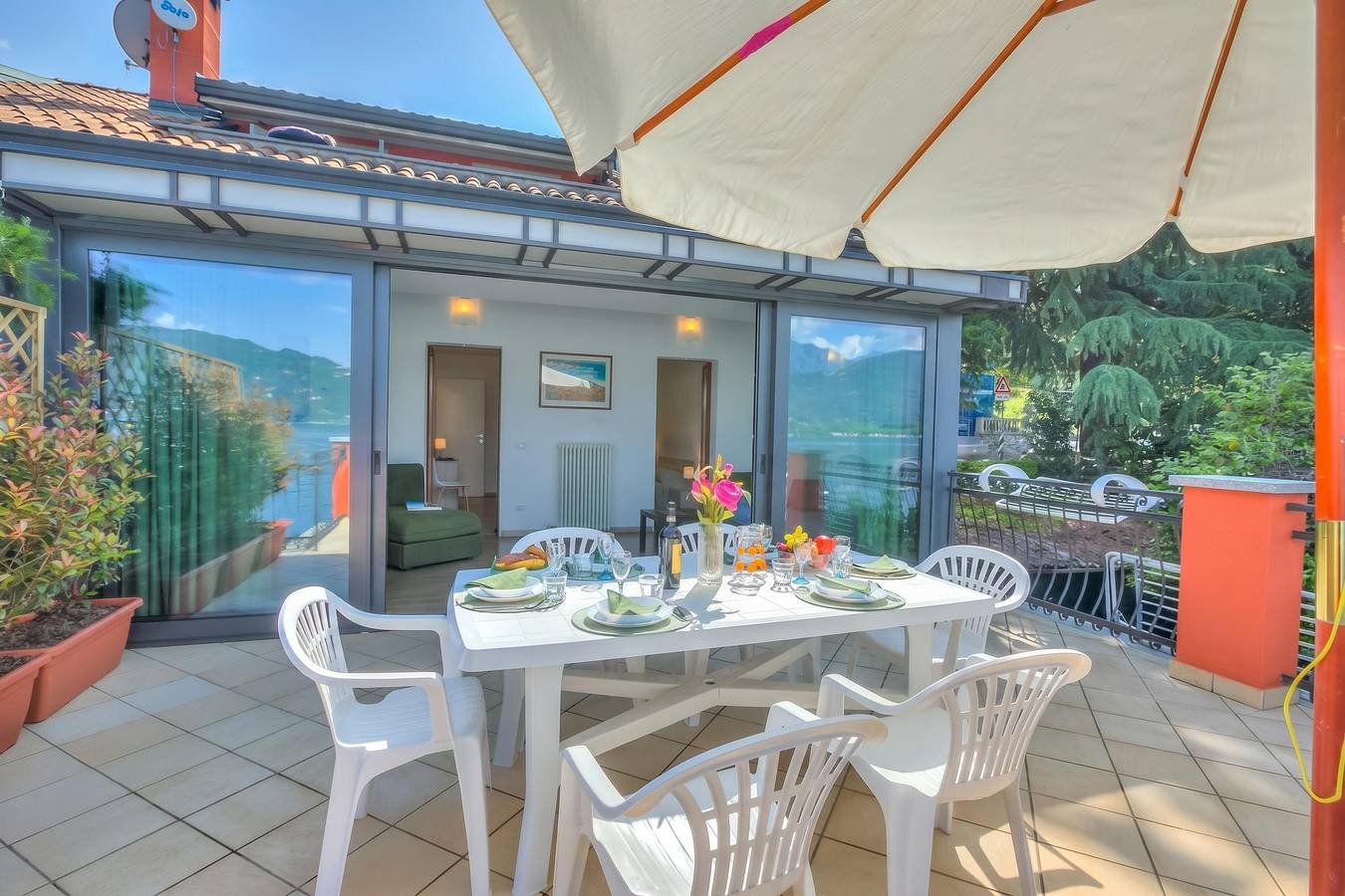 Ganze Wohnung, Red House Terrace Private Beach in Comune di Baveno, Lago Maggiore (Piemont)