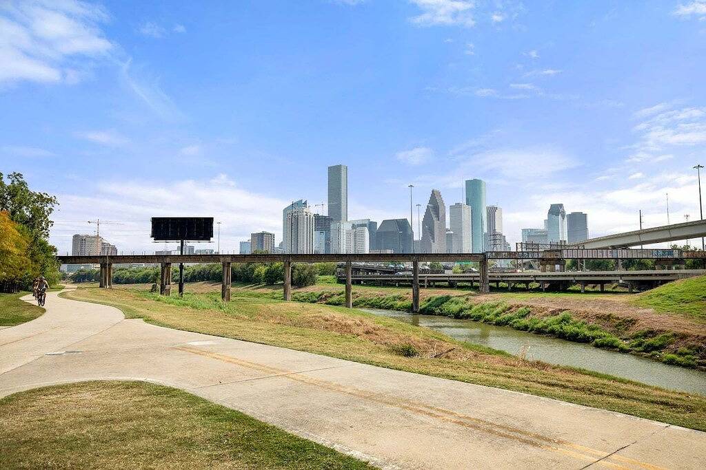 Dwellhtx Modern Designer Home 1 mi frm Downtown 2-Story Getaway w/ Views in Houston, Harris County
