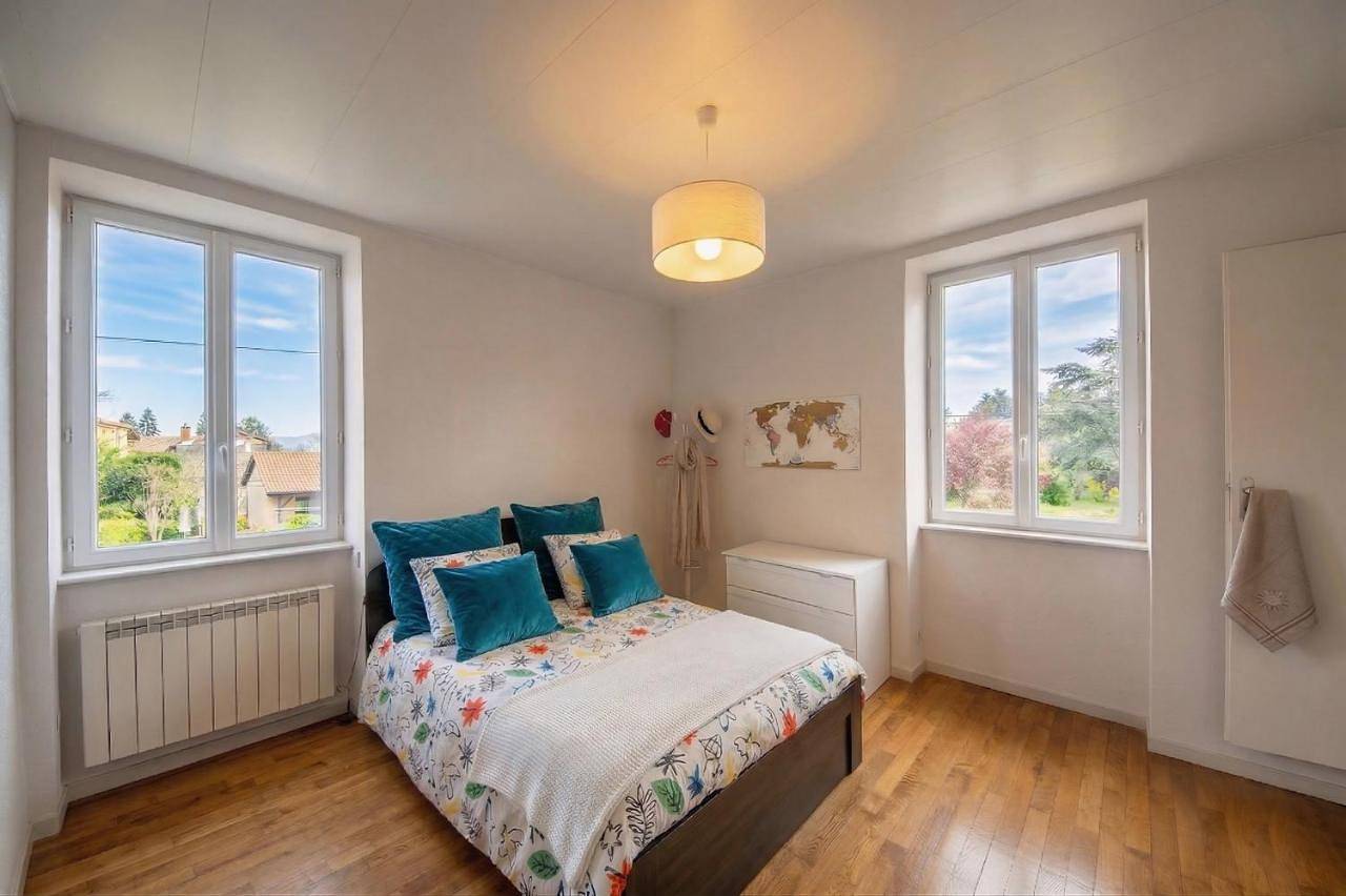 Appartement de vacances entier, Charmante maison en pierres dorées, au calme avec jardin et parking gratuit - A 15 mn à pied du village de Lentilly in Lentilly, Lyon et ses environs