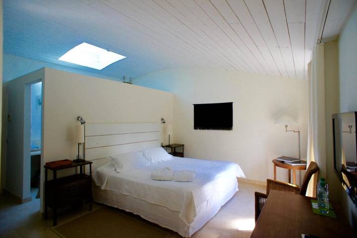 Location de vacances pour 2 personnes, avec piscine et jardin ainsi que terrasse et vue dans Plage de Pampelonne - 2