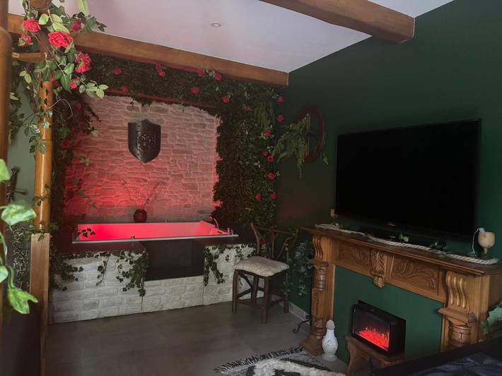 Gîte pour 2 personnes, avec terrasse ainsi que jacuzzi et jardin dans Plage du Débarquement (La Croix-Valmer) - 3
