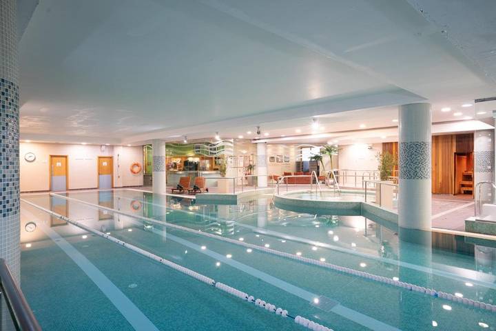 Hotel for 2 people, with Hot tub and Terrace as well as Pool and Sauna in Limerick