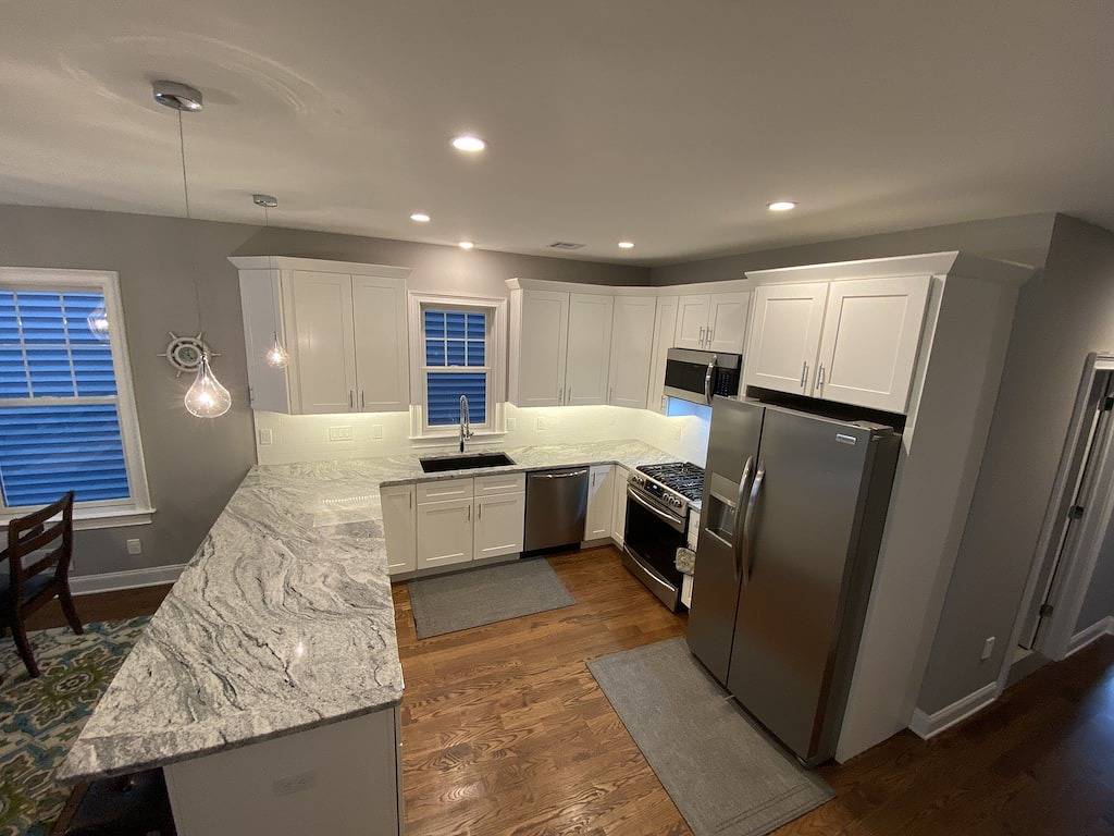 Luxury Multi Floor Single Family with Roof Deck & Hot Tub 4/5 Bedrooms 3.5 Baths in Toms River, Ocean County