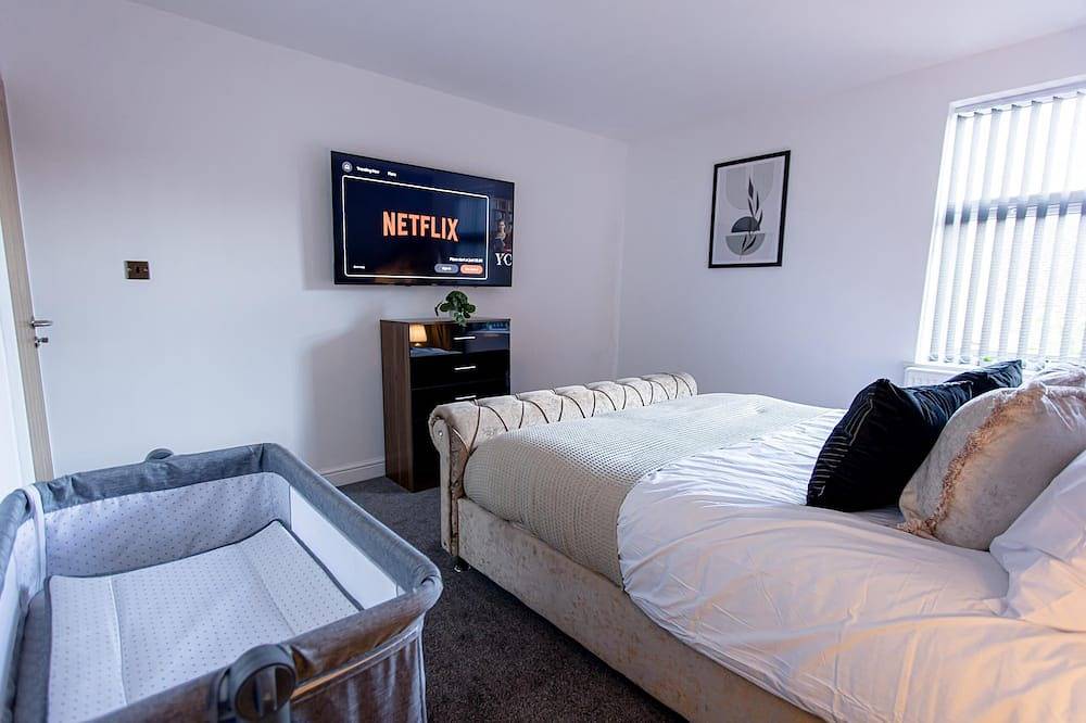 Exclusive Modern Newly Refurbished Home / Central Location in Stoke-on-Trent, Midlands