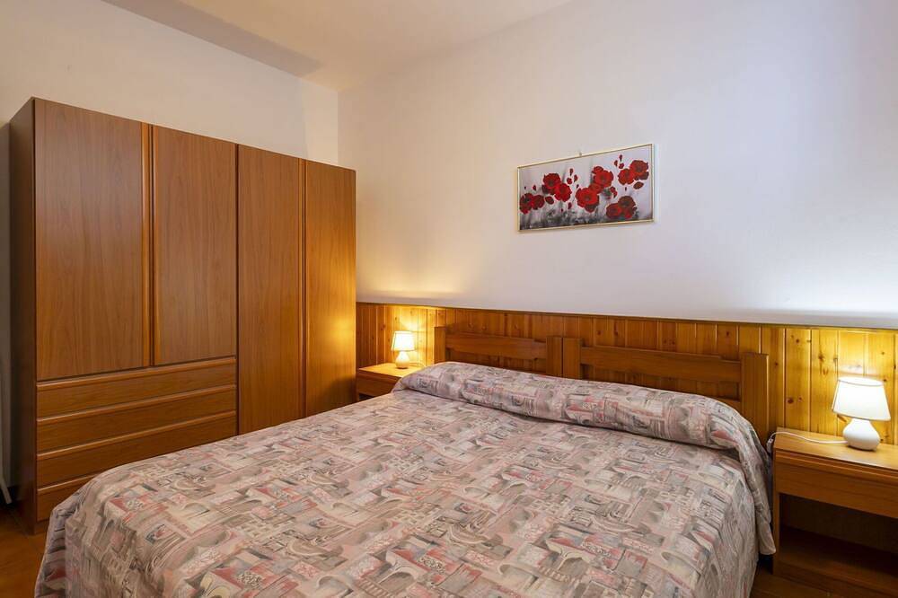 Entire apartment, Lovely apartment for 4 guests with Wifi, Tv, patio, pets allowed and parking in Trarego Viggiona, Ticino Alps and Verbano