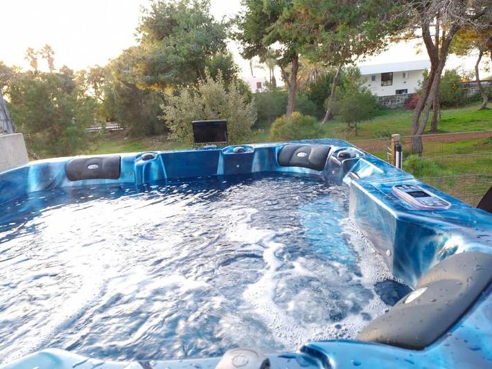 Location de vacances pour 12 personnes, avec balcon ainsi que vue et piscine dans Cesaree - 2