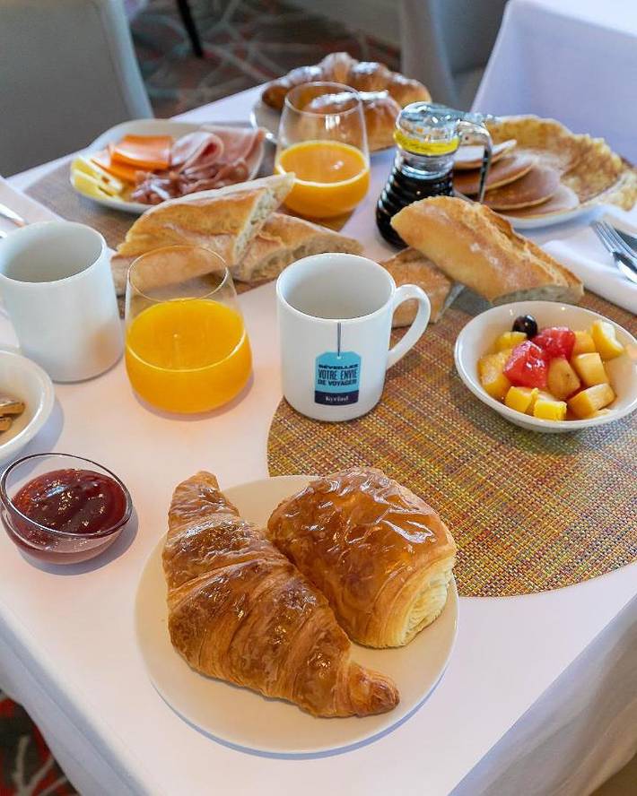 Hôtel pour 3 personnes, avec vue ainsi que jardin et piscine, animaux acceptés à Beaune - 3