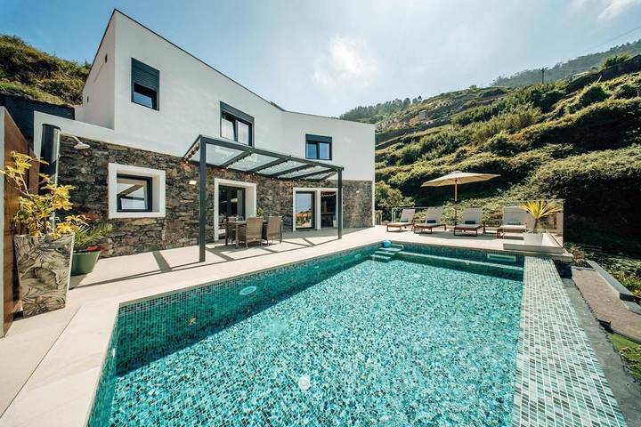 Casa rural para 4 personas, con Balcón y Terraza además de Jardín y Piscina en Campanário
