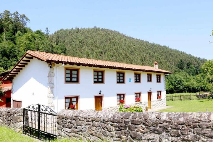 Casa rural para 14 personas, con Terraza y Jardín en Llanes