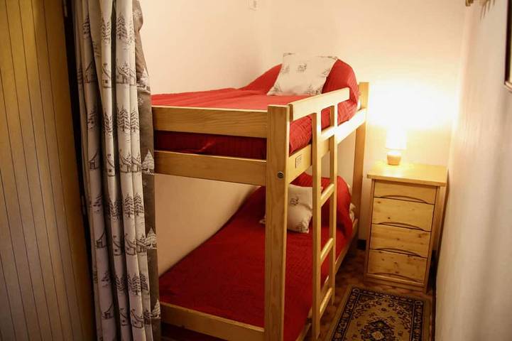 Entire apartment, Very well appointed Apartment in Chatel , very convenient for shops ,restaurants in Châtel, Les Portes du Soleil