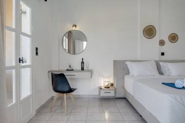 Bed And Breakfast for 2 People in Santorini, Cyclades, Photo 1