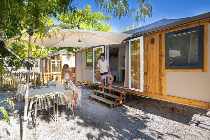 Camping para 4 personas, con Terraza además de Jardín y Piscina en Campo de Gibraltar